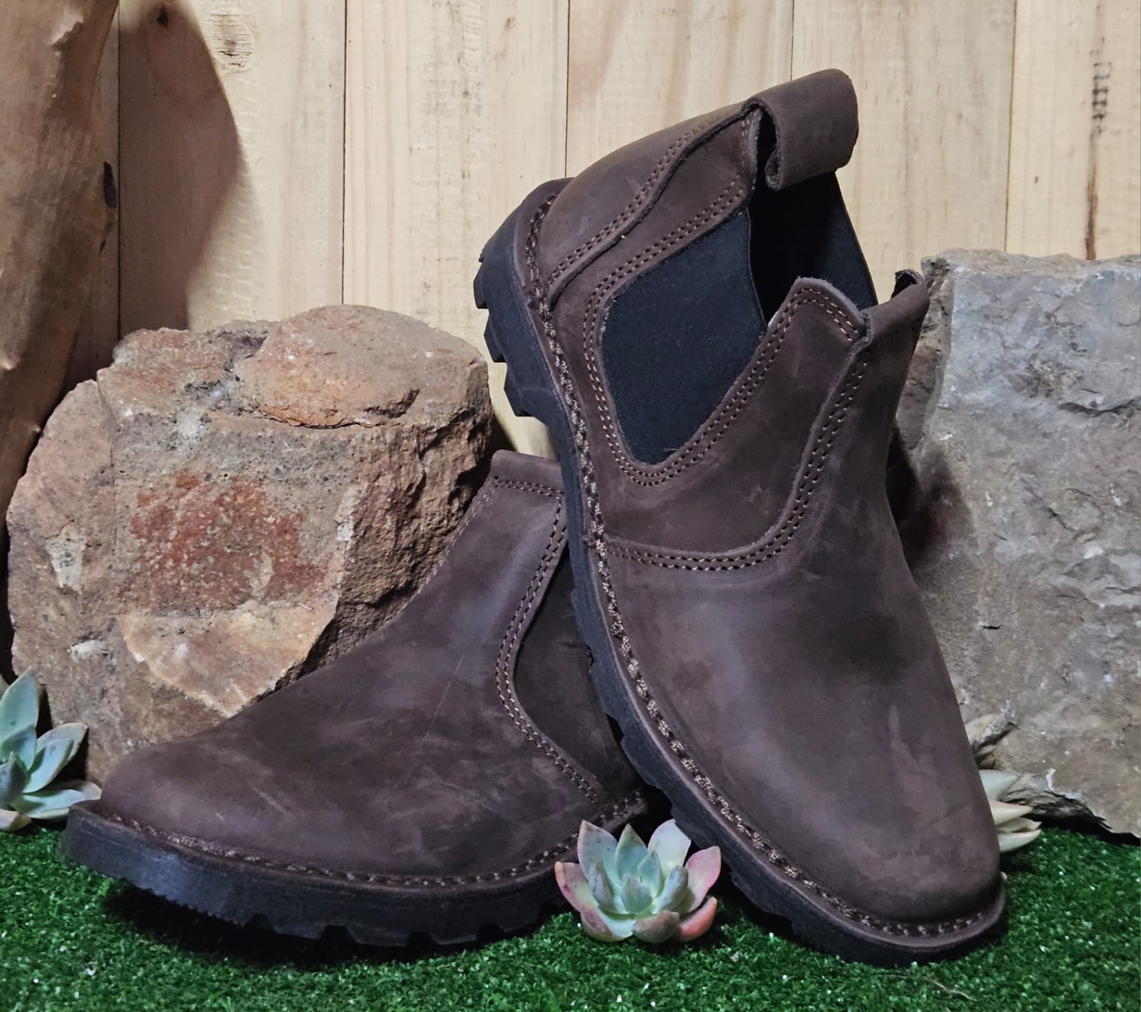 Men boots choc